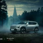 El Kia EV5 protagoniza la nueva película de Netflix «Puñales por la espalda: De entre los muertos»