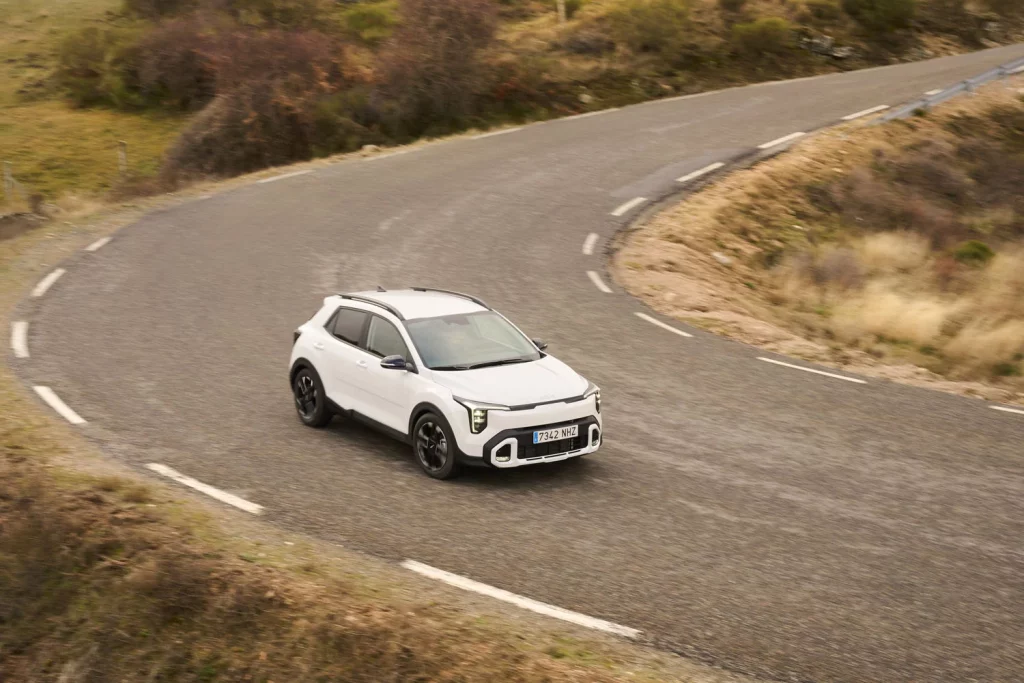 KIA STONIC 2025 10 Motor16