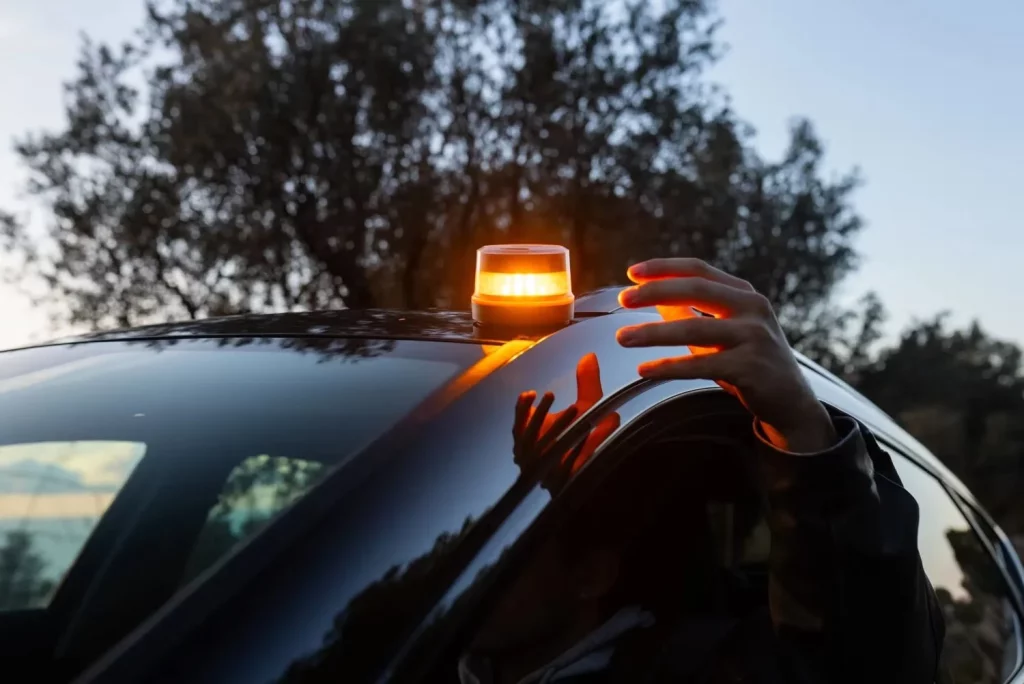 FACUA cuestiona el negocio de las balizas V16: "Una distribuidora china tiene 110 modelos en el mercado, el 45% de las que se venden" 2 Motor16 baliza v16 dgt