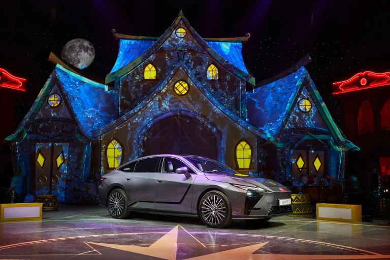 El Lexus ES, la apuesta por los sedán electrificados, más potente que nunca