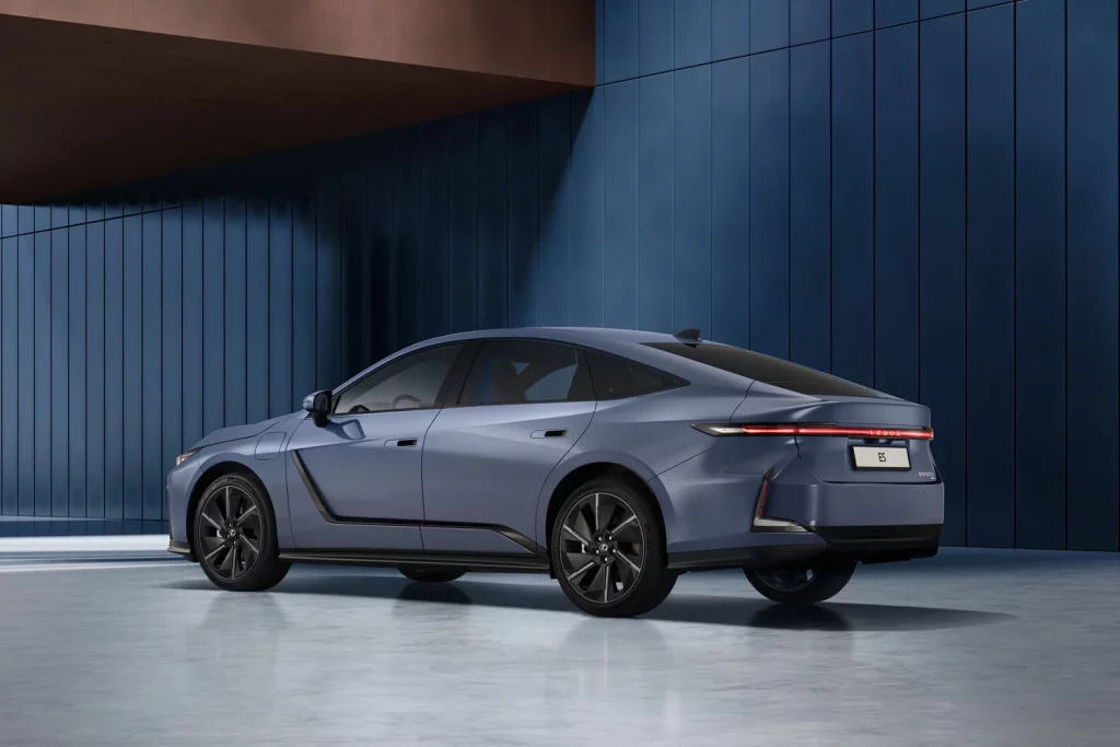 El Lexus ES, la apuesta por los sedán electrificados, más potente que nunca 15 Motor16 LEXUS ES 2025 11 Motor16