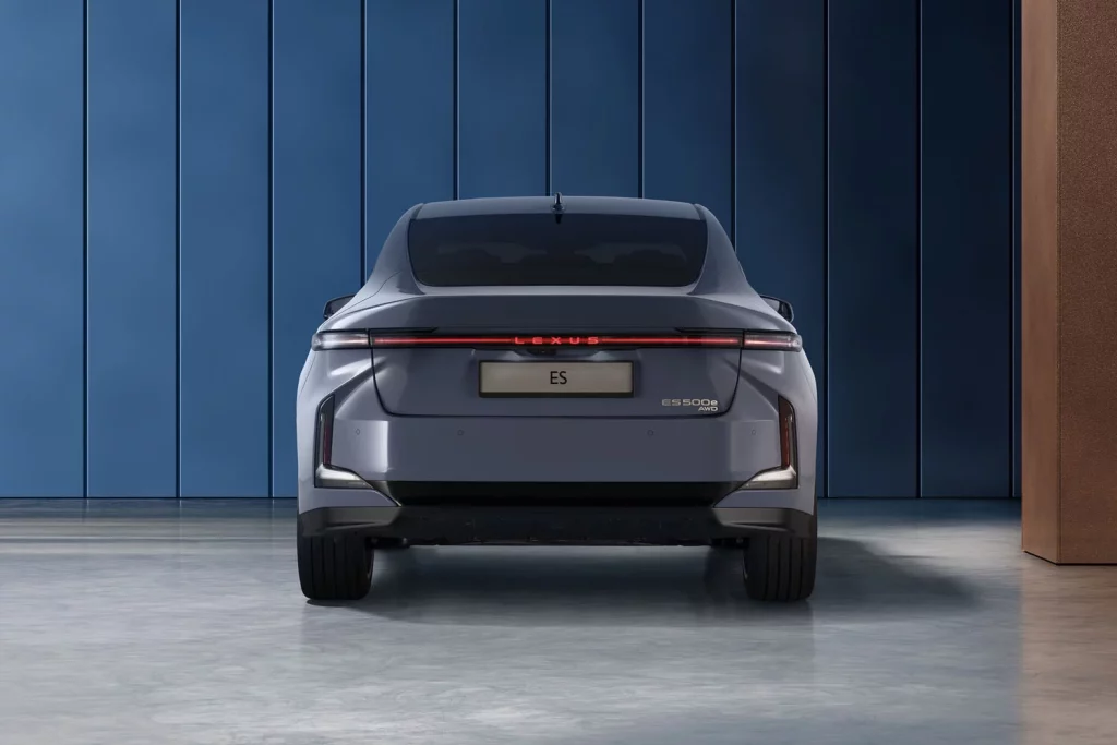 El Lexus ES, la apuesta por los sedán electrificados, más potente que nunca 1 Motor16 LEXUS ES 2025 13 Motor16