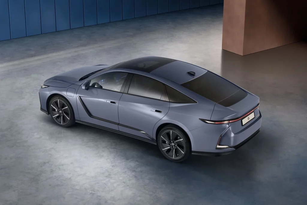 El Lexus ES, la apuesta por los sedán electrificados, más potente que nunca 18 Motor16 LEXUS ES 2025 14 Motor16