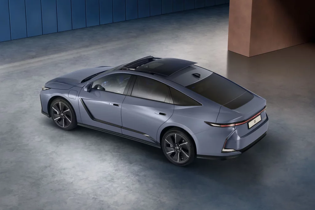 El Lexus ES, la apuesta por los sedán electrificados, más potente que nunca 19 Motor16 LEXUS ES 2025 15 Motor16