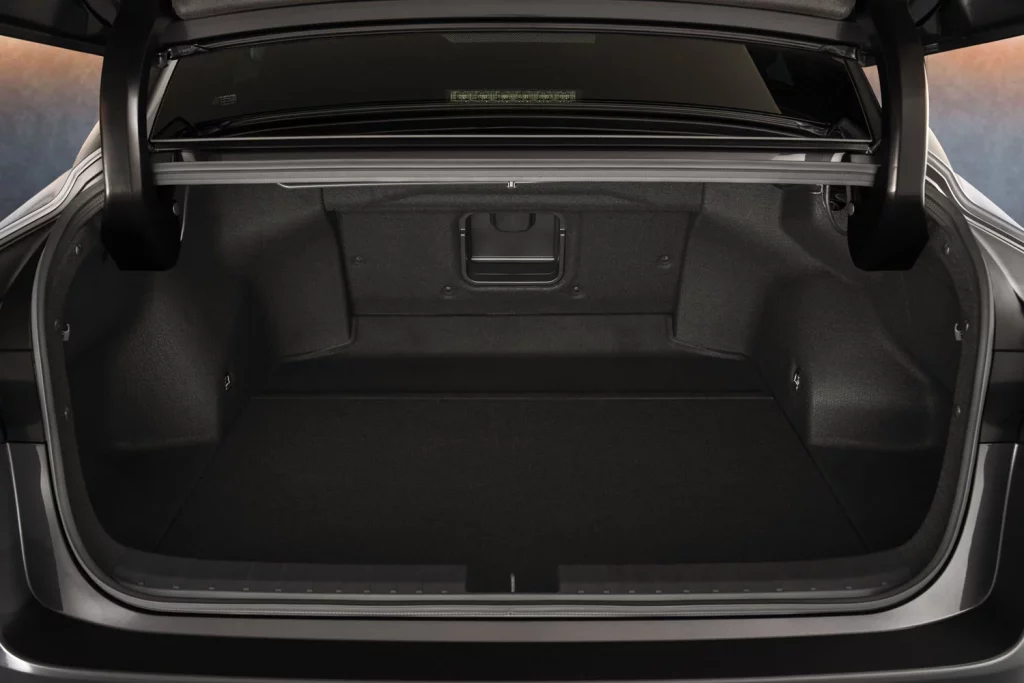 El Lexus ES, la apuesta por los sedán electrificados, más potente que nunca 7 Motor16 LEXUS ES 2025 3 Motor16