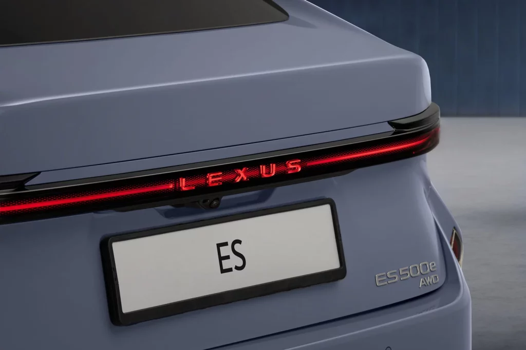 El Lexus ES, la apuesta por los sedán electrificados, más potente que nunca 9 Motor16 LEXUS ES 2025 5 Motor16