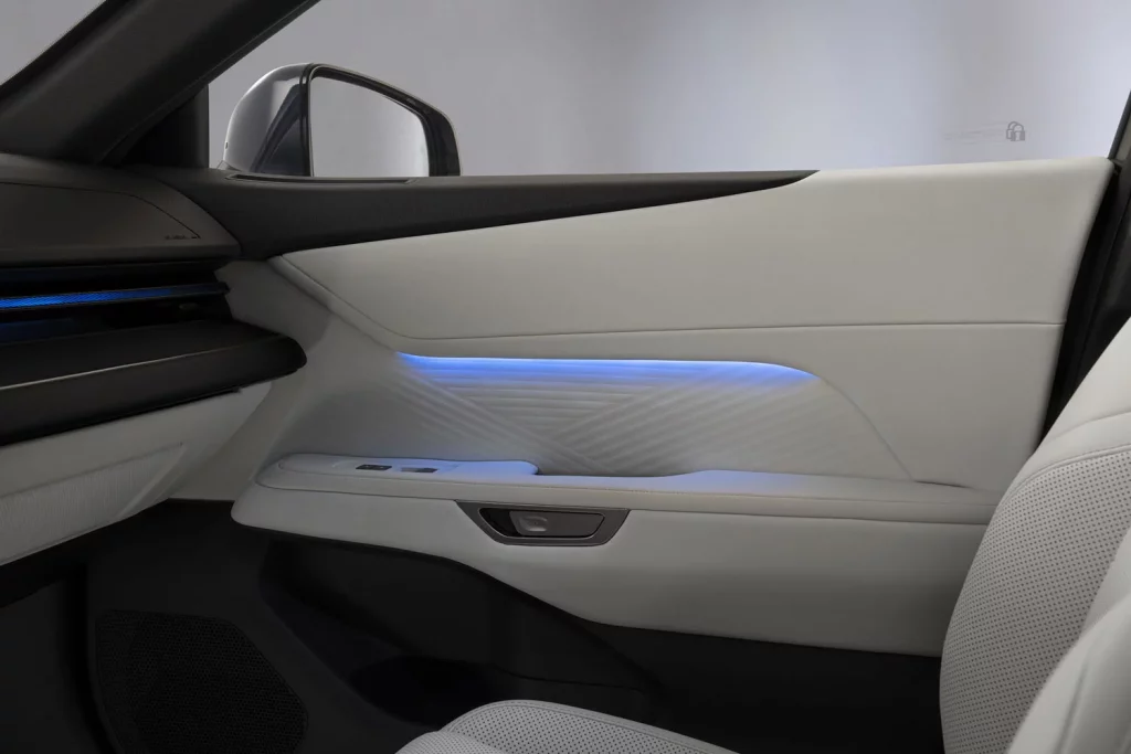 El Lexus ES, la apuesta por los sedán electrificados, más potente que nunca 12 Motor16 LEXUS ES 2025 8 Motor16