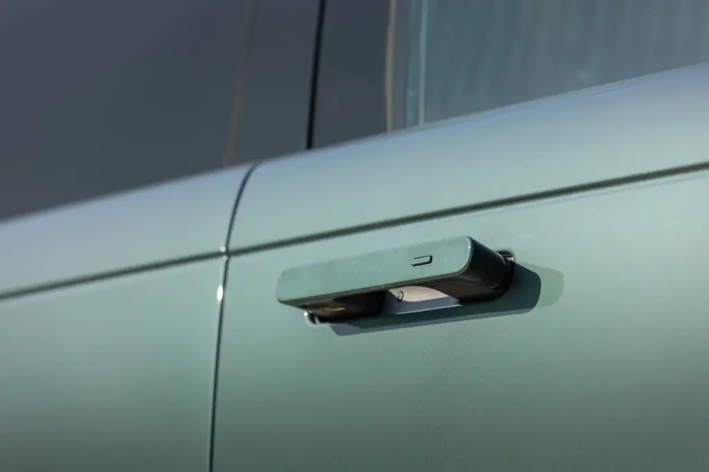 Manillas retractiles de puertas 2 Motor16