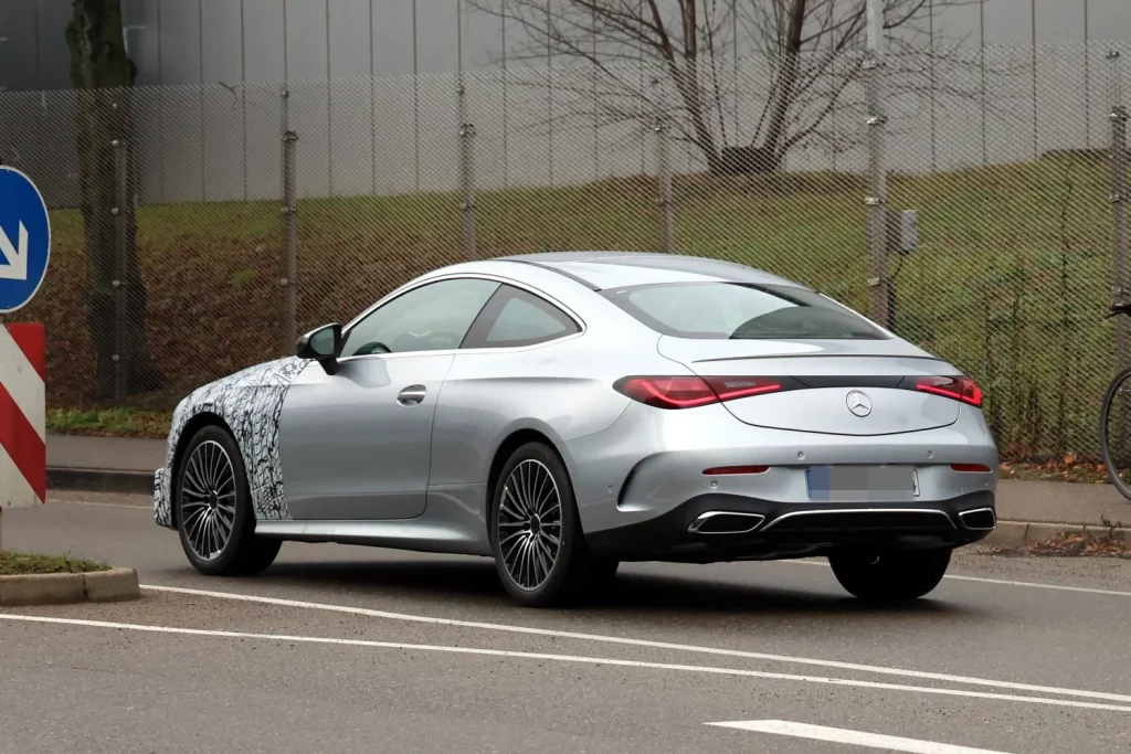 Mercedes CLE Coupé 2026: Fotos espía de la primera actualización del coupé alemán 2 Motor16 Mercedes CLE 2026 restyling 14 Motor16