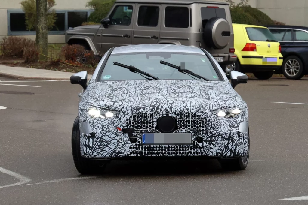 Mercedes CLE Coupé 2026: Fotos espía de la primera actualización del coupé alemán 4 Motor16 Mercedes CLE 2026 restyling 2 Motor16