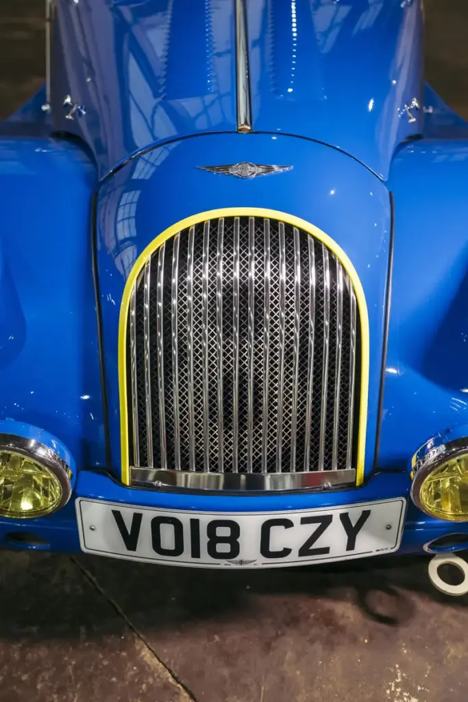 Morgan BMW 25 Plus8 50th 03 Motor16