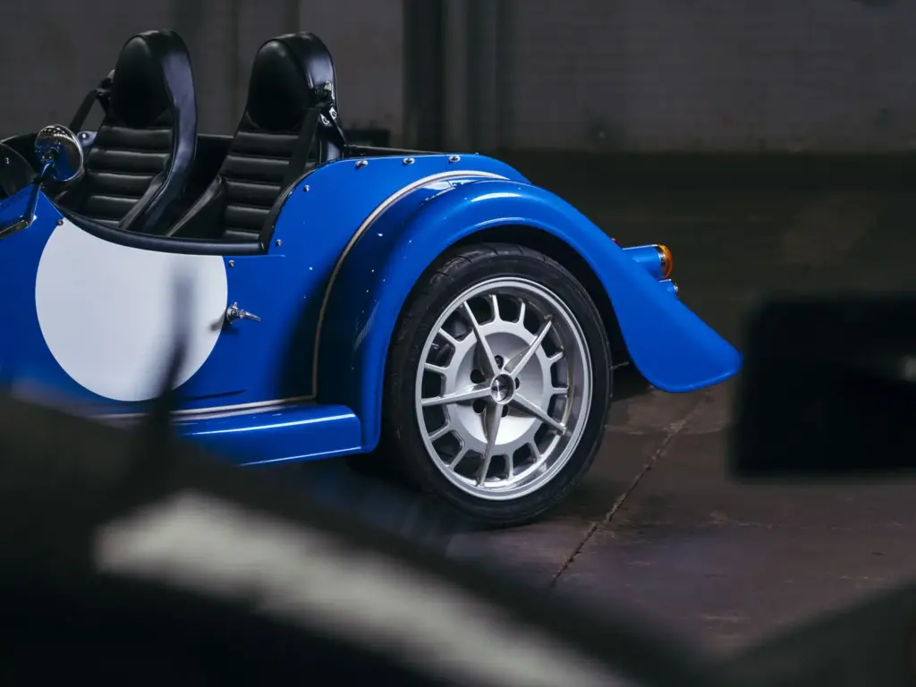 Morgan BMW 25 Plus8 50th 06 Motor16