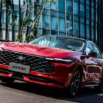 Ford mantiene vivo, y actualizado, el Mondeo. Ahora con estética Mustang pero solo para China