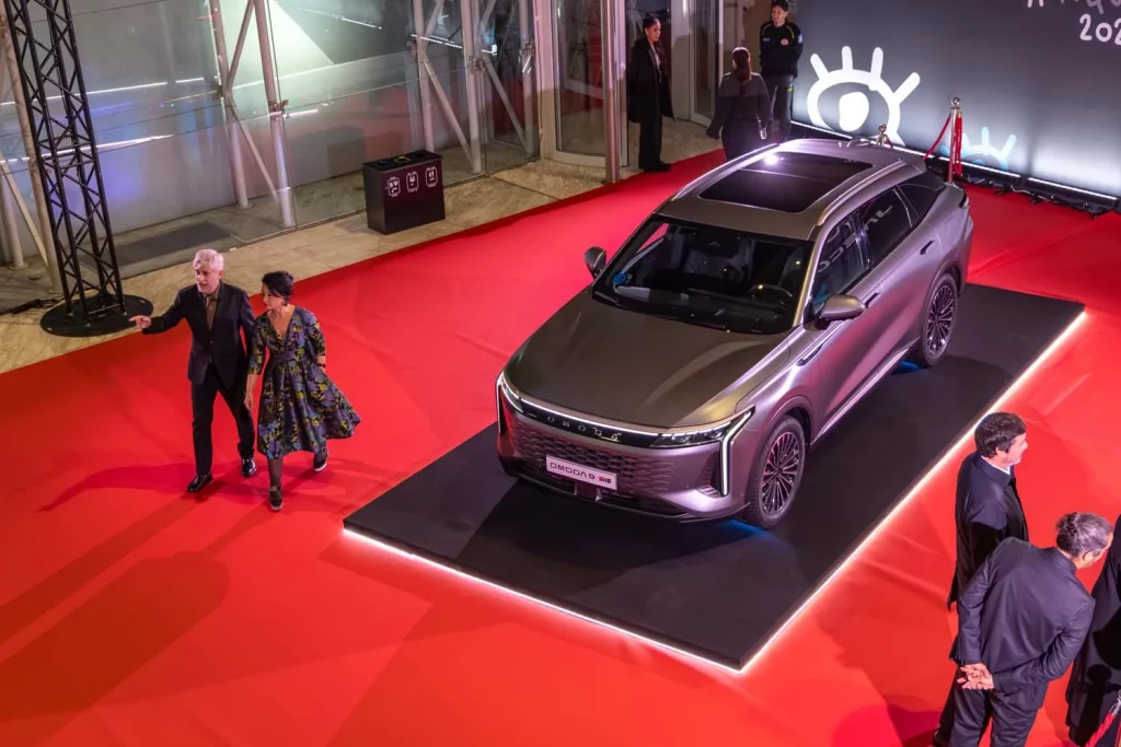 Omoda y Jaecoo: del glamour de los Premios Forqué al asfalto de la Carrera de las empresas 1 Motor16 OMODA JAECOO PREMIOS FORQUE2 Motor16