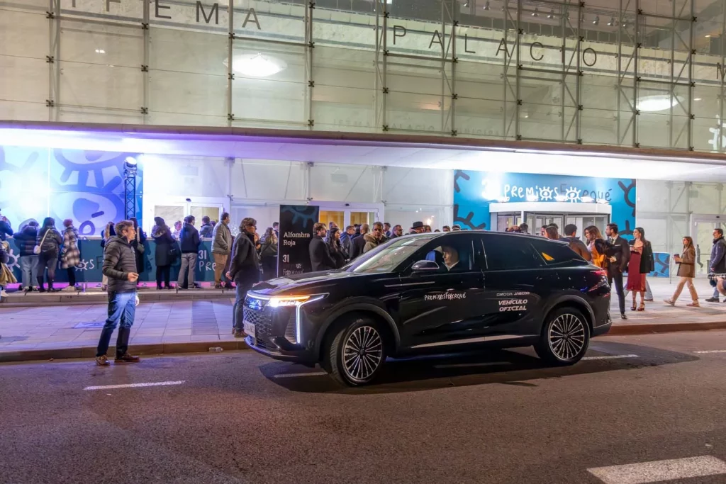 Omoda y Jaecoo: del glamour de los Premios Forqué al asfalto de la Carrera de las empresas 6 Motor16 OMODA JAECOO PREMIOS FORQUE6 Motor16