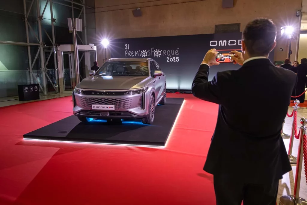Omoda y Jaecoo: del glamour de los Premios Forqué al asfalto de la Carrera de las empresas 8 Motor16 OMODA JAECOO PREMIOS FORQUE8 Motor16