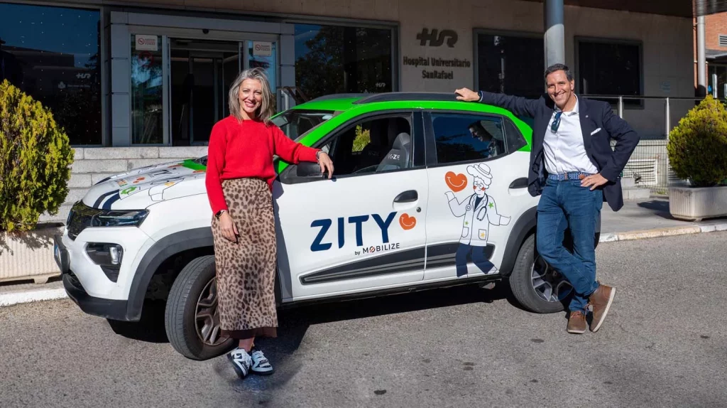 Zity y Fundación Theodora, juntos para llevar sonrisas a los hospitales esta Navidad 7 Motor16 Pilar Garcia ZITY y Alejandro Echegaray FundTheodoroa1 Motor16