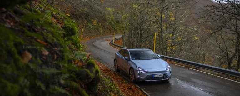 De Madrid a Oviedo en un Polestar 4: dejando atrás los colores del otoño