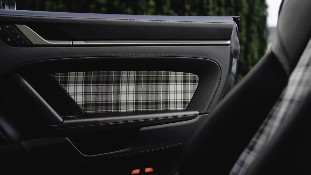 Posche 911 Turbo tapizado escoces 2 Motor16