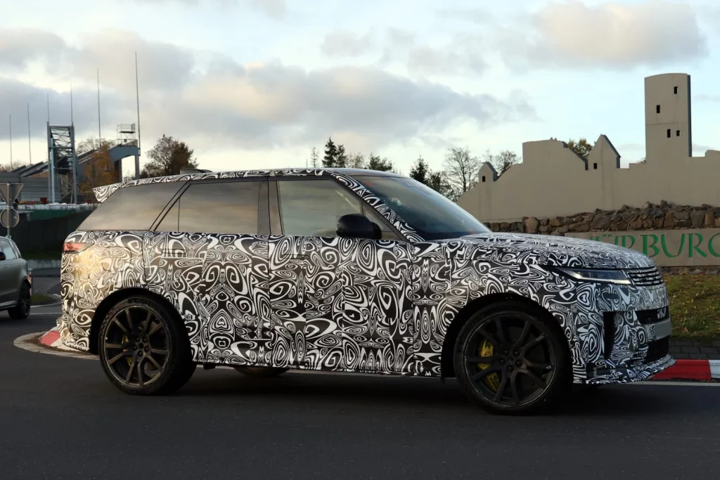 Range Rover Sport SVR 2026 10 Motor16