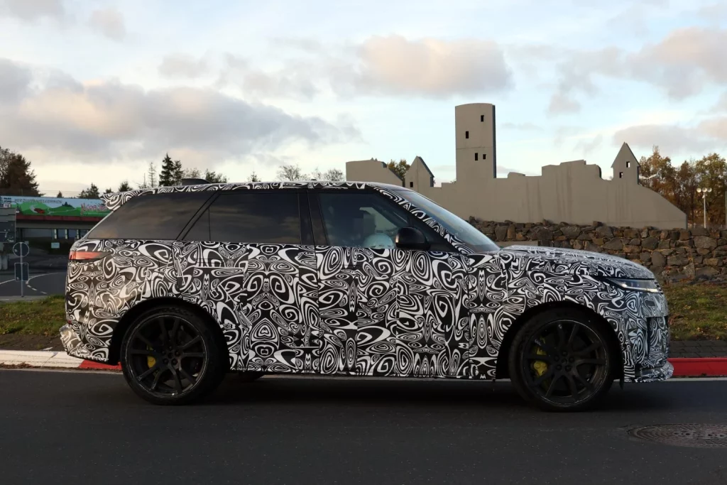 Range Rover Sport SVR 2026 11 Motor16
