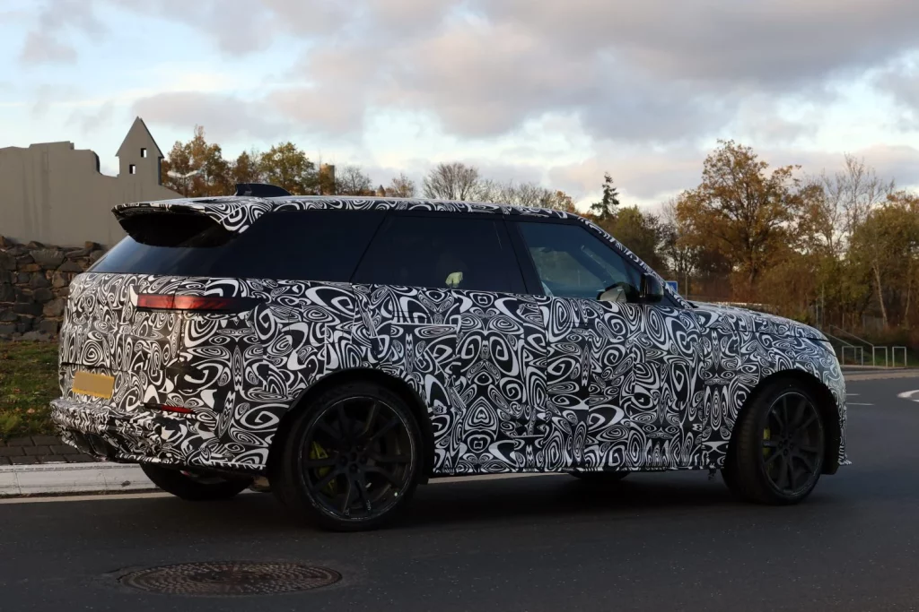 Range Rover Sport SVR 2026 13 Motor16