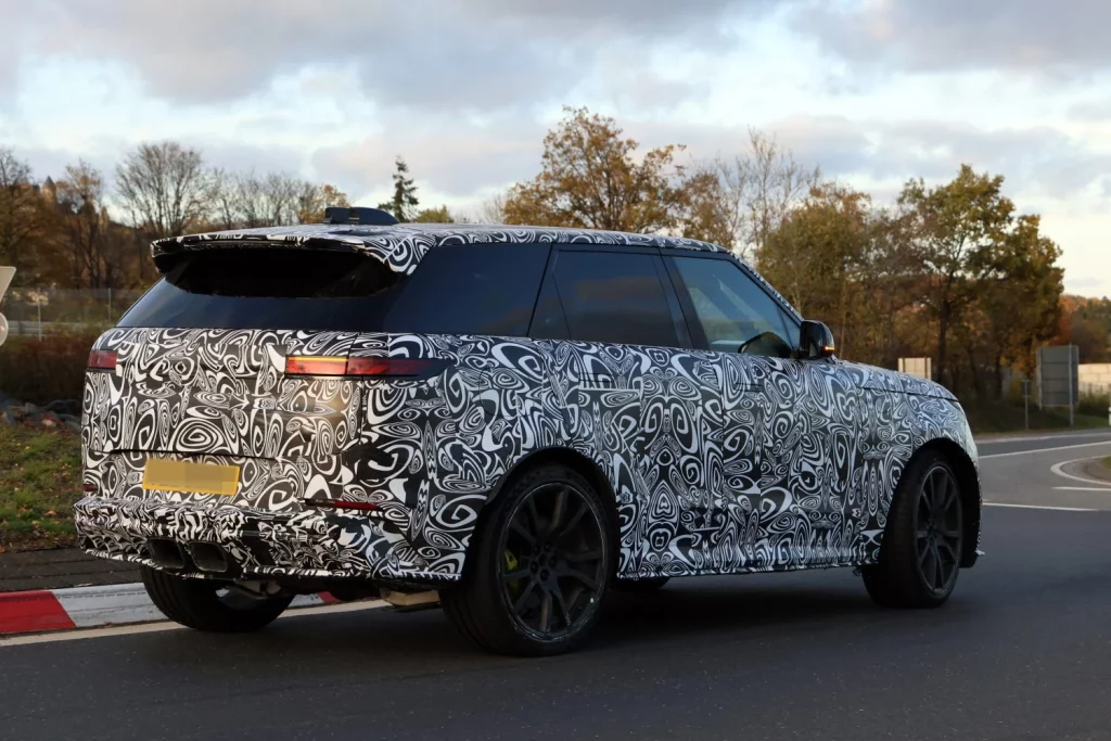 Range Rover Sport SVR 2026 14 Motor16