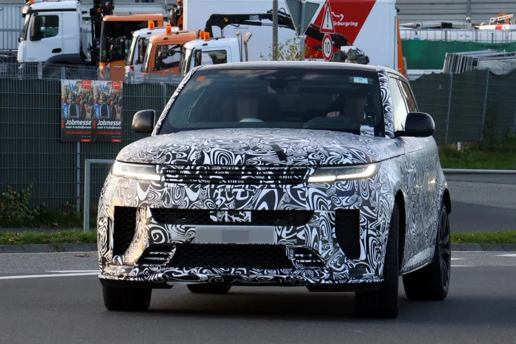 Range Rover Sport SVR 2026 4 Motor16
