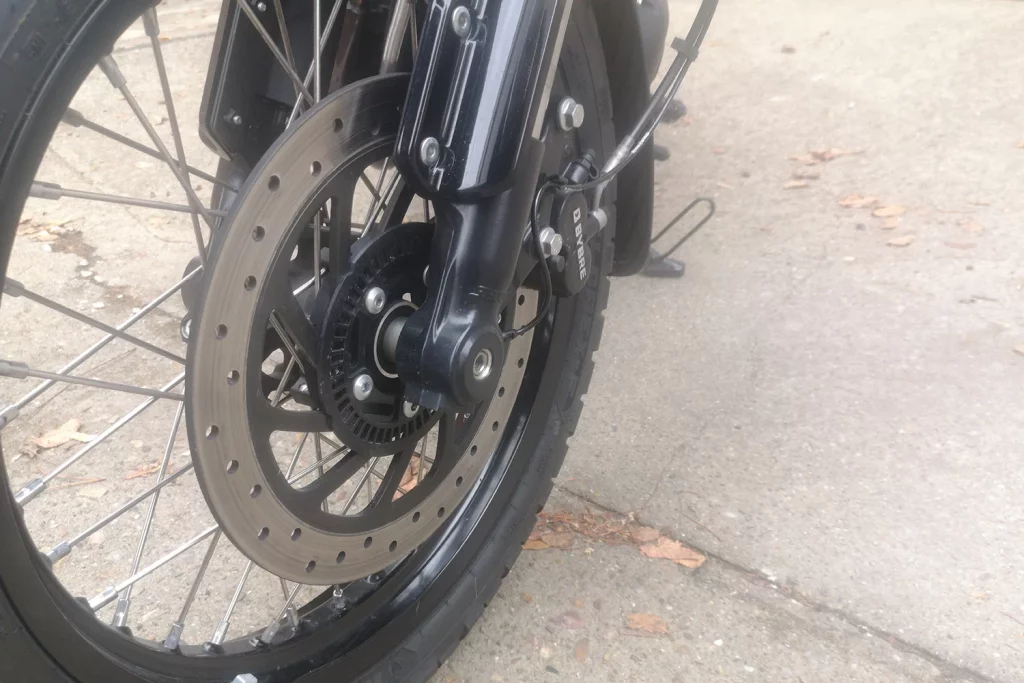 Royal Enfield Bear 650 11 Motor16