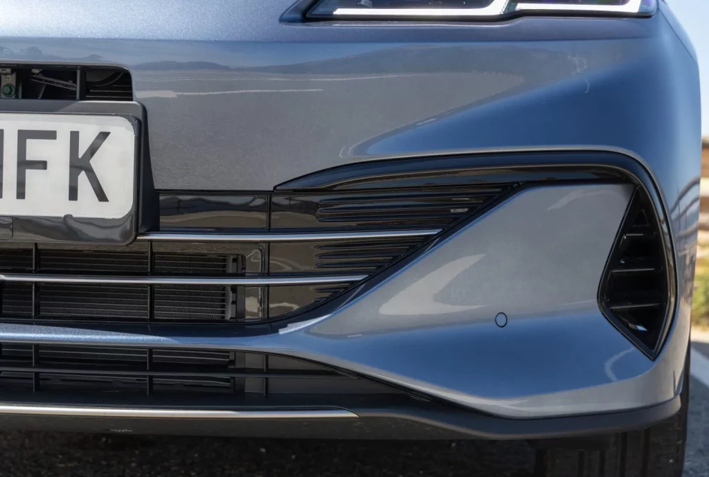 SEAL 6 DM i Touring Detalles 8 Motor16