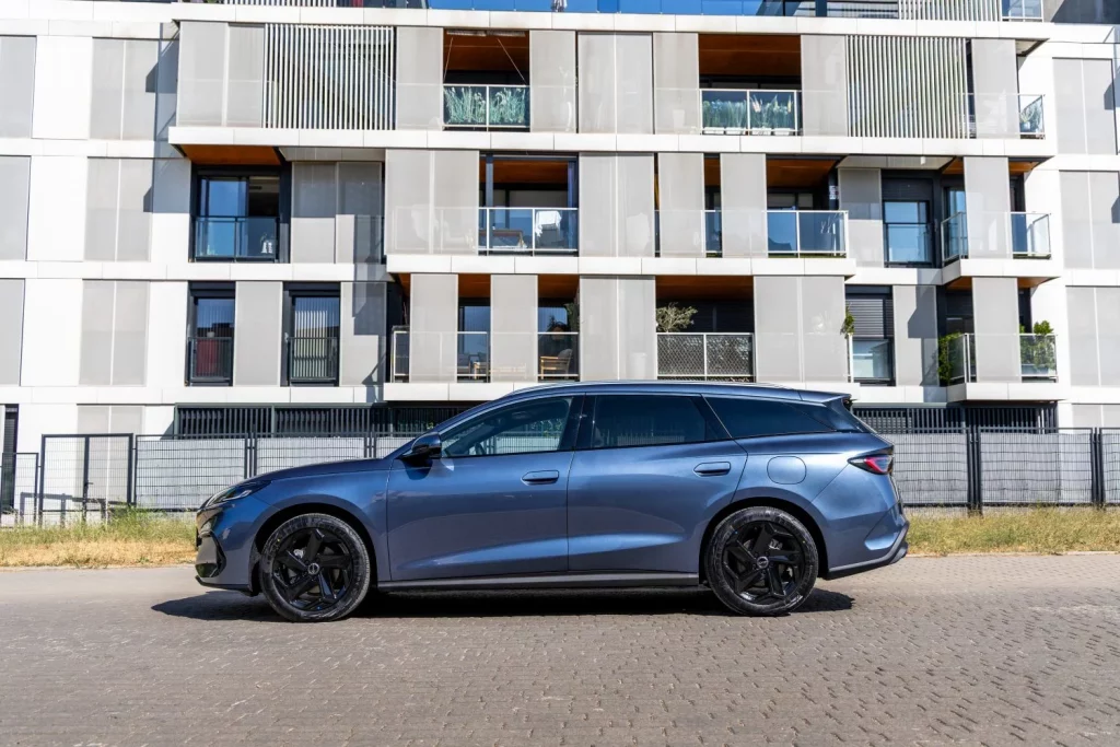 SEAL 6 DM i Touring Estatico 8 Motor16