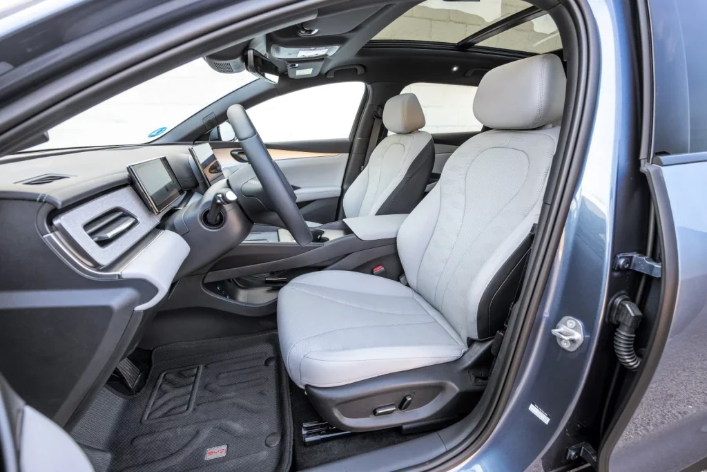 SEAL 6 DM i Touring Interior 22 Motor16