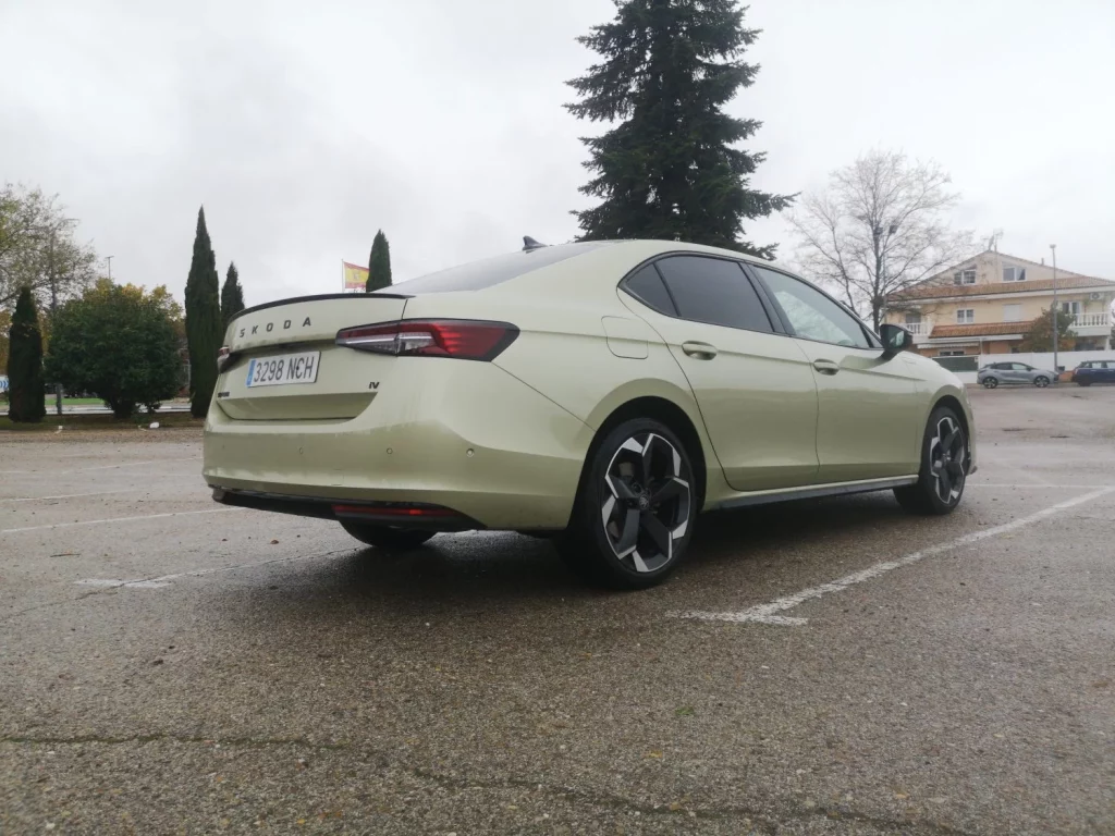 Skoda Superb Sportline PHEV 10 Motor16