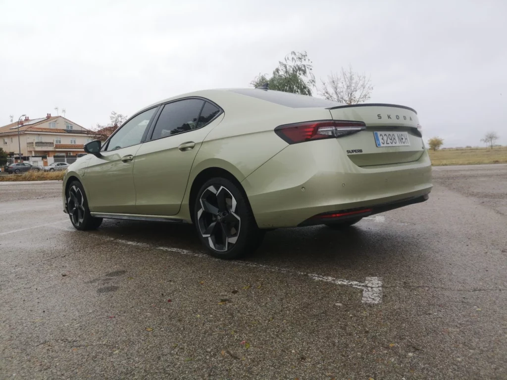 Skoda Superb Sportline PHEV 13 Motor16