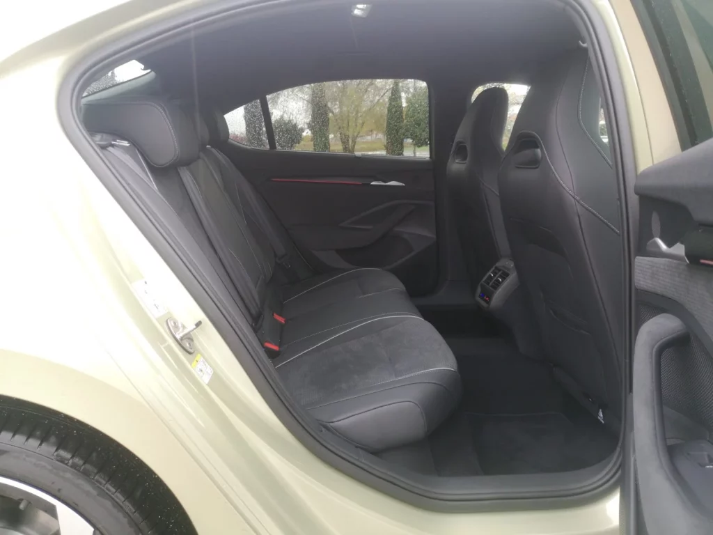 Skoda Superb Sportline PHEV 19 Motor16