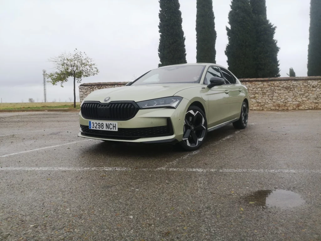 Skoda Superb Sportline PHEV 5 Motor16