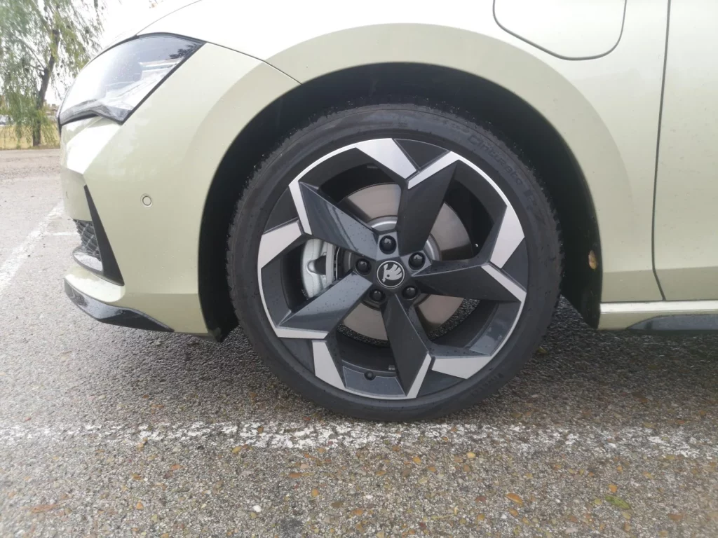 Skoda Superb Sportline PHEV 8 Motor16