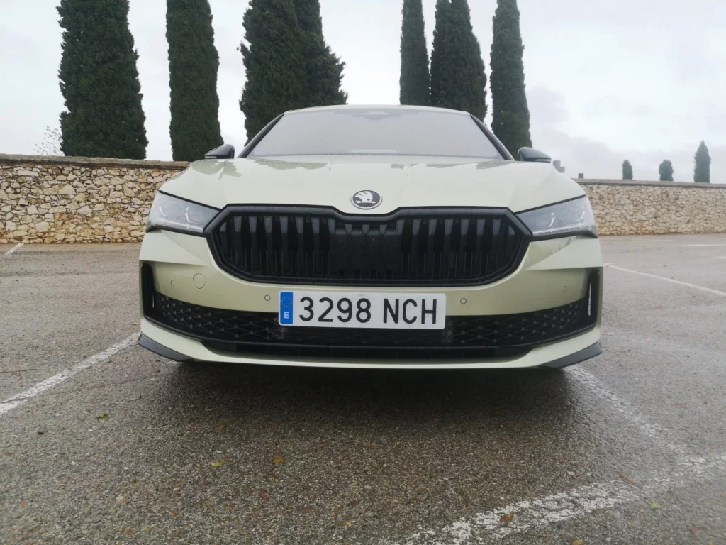 Skoda Superb Sportline PHEV 9 Motor16