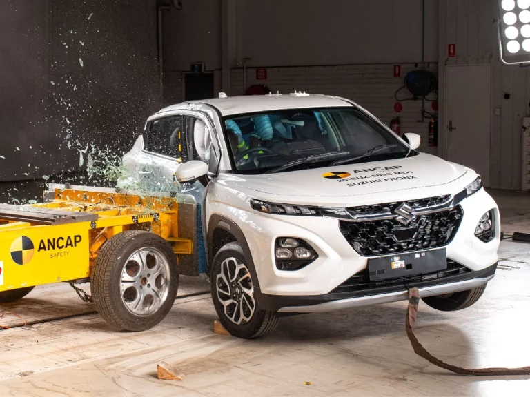 El Suzuki Fronx ‘se la pega’ en las pruebas de choque… y la marca responde