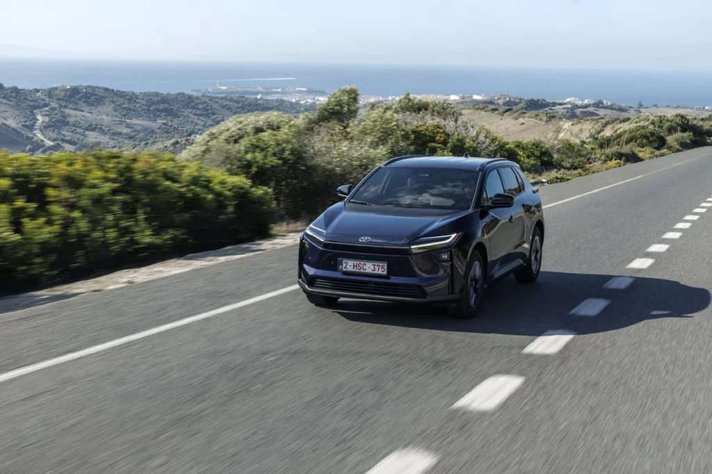 TOYOTA BZ4X 10 Motor16