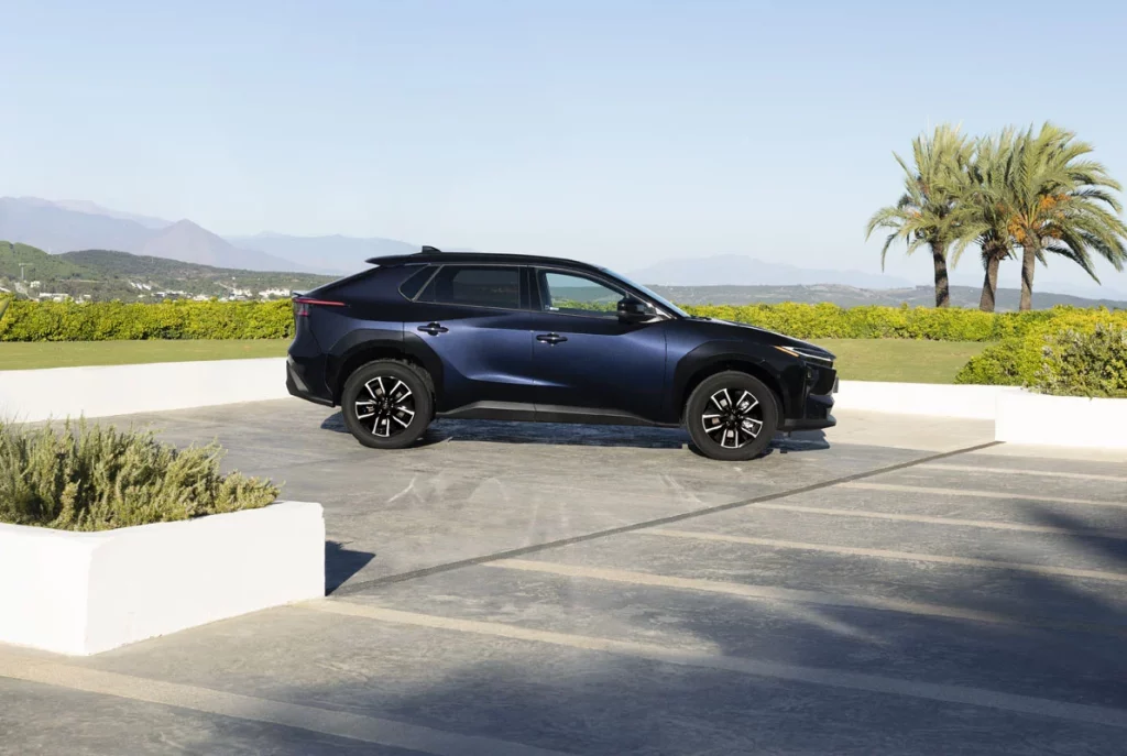 TOYOTA BZ4X 13 Motor16