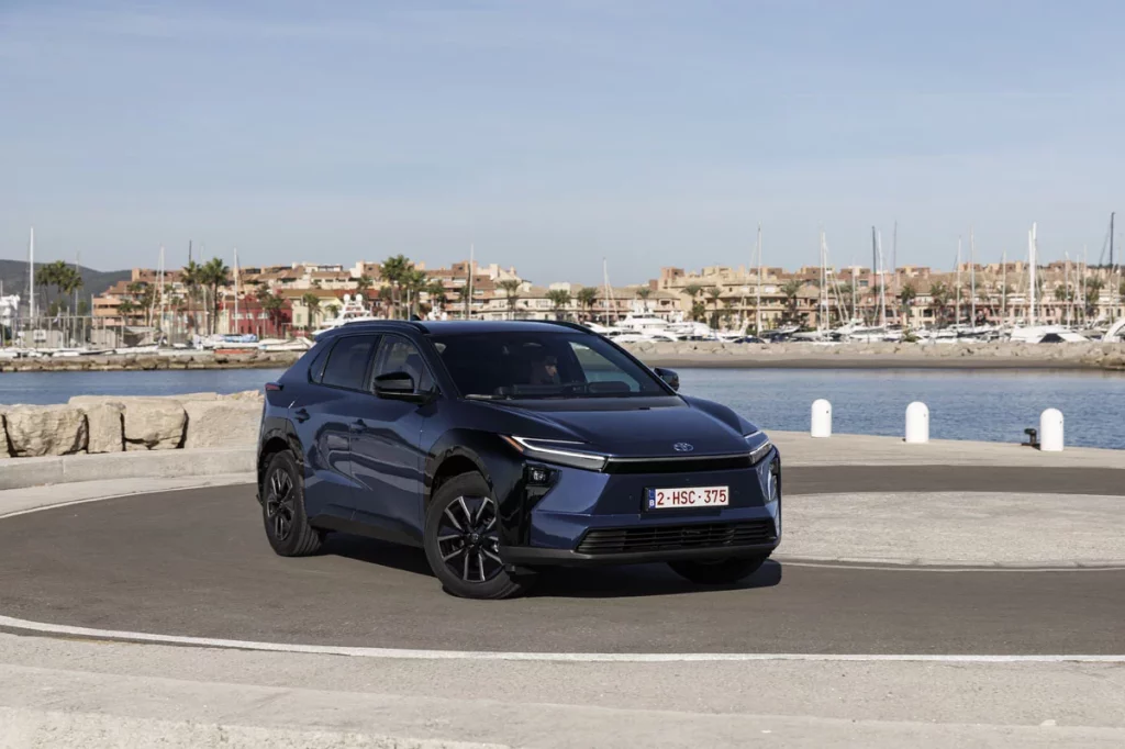 TOYOTA BZ4X 28 Motor16