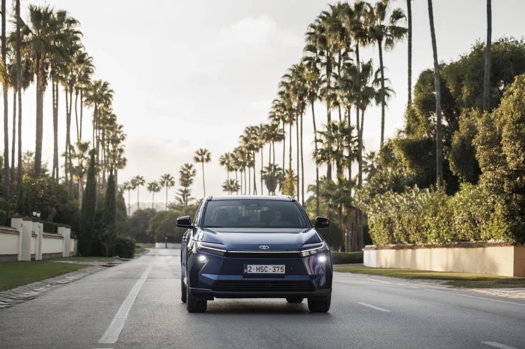 TOYOTA BZ4X 4 Motor16