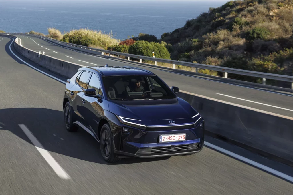 TOYOTA BZ4X 7 Motor16