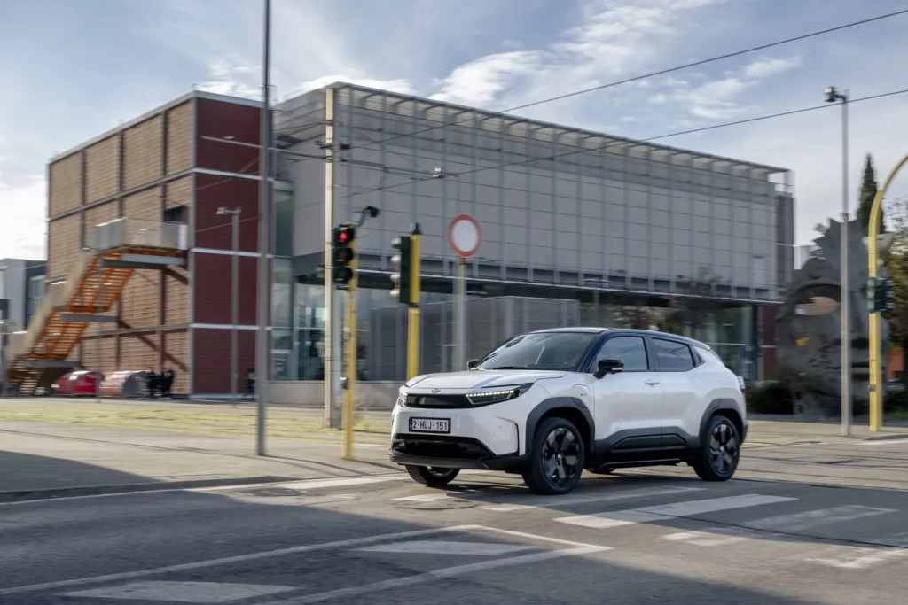 Toyota presenta el Urban Cruiser, el nuevo eléctrico urbano que, en España, tendrás que comprar a Suzuki 7 Motor16 TOYOTA URBAN CRUISER 1 Motor16