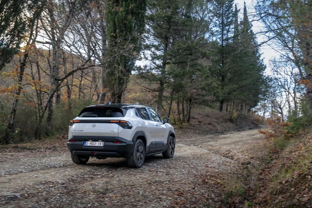 Toyota presenta el Urban Cruiser, el nuevo eléctrico urbano que, en España, tendrás que comprar a Suzuki 2 Motor16 TOYOTA URBAN CRUISER 13 Motor16