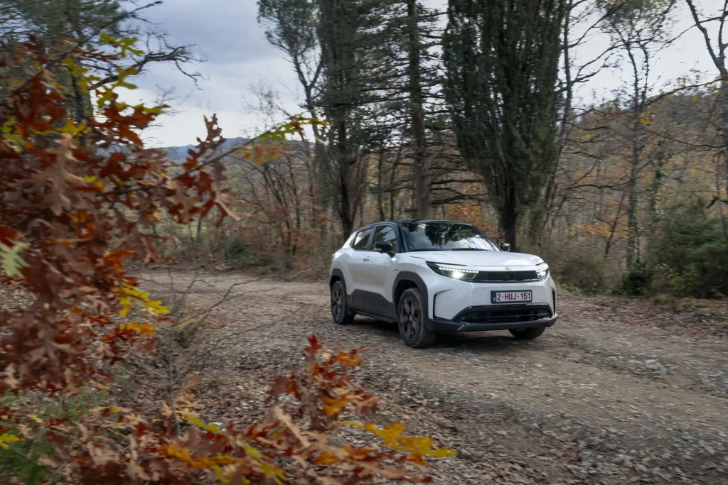 Toyota presenta el Urban Cruiser, el nuevo eléctrico urbano que, en España, tendrás que comprar a Suzuki 20 Motor16 TOYOTA URBAN CRUISER 14 Motor16