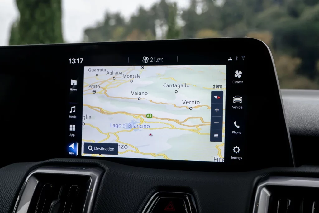 Toyota presenta el Urban Cruiser, el nuevo eléctrico urbano que, en España, tendrás que comprar a Suzuki 6 Motor16 TOYOTA URBAN CRUISER 18 Motor16