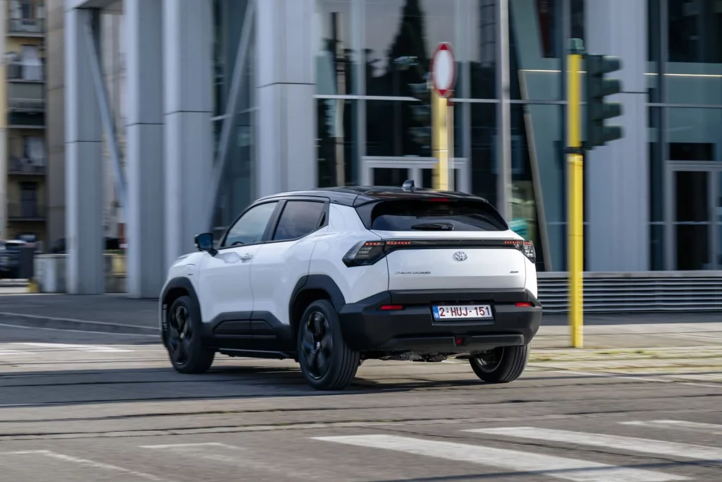 Toyota presenta el Urban Cruiser, el nuevo eléctrico urbano que, en España, tendrás que comprar a Suzuki 8 Motor16 TOYOTA URBAN CRUISER 2 Motor16