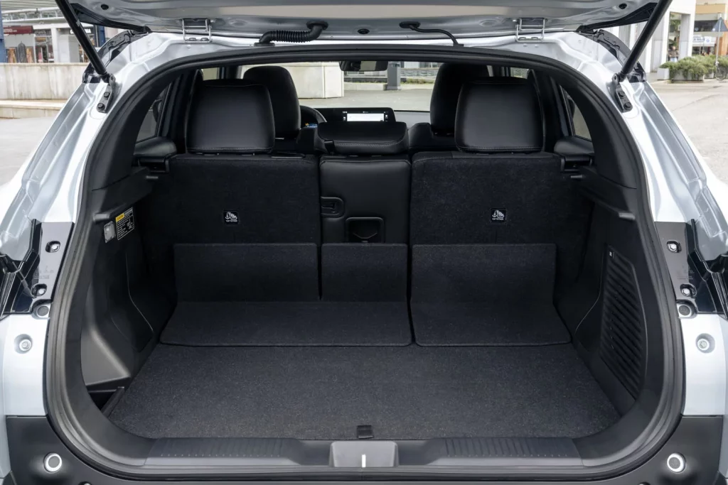 Toyota presenta el Urban Cruiser, el nuevo eléctrico urbano que, en España, tendrás que comprar a Suzuki 27 Motor16 TOYOTA URBAN CRUISER 21 Motor16